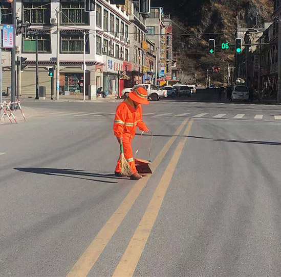 日喀則市吉隆鎮環衛現場圖